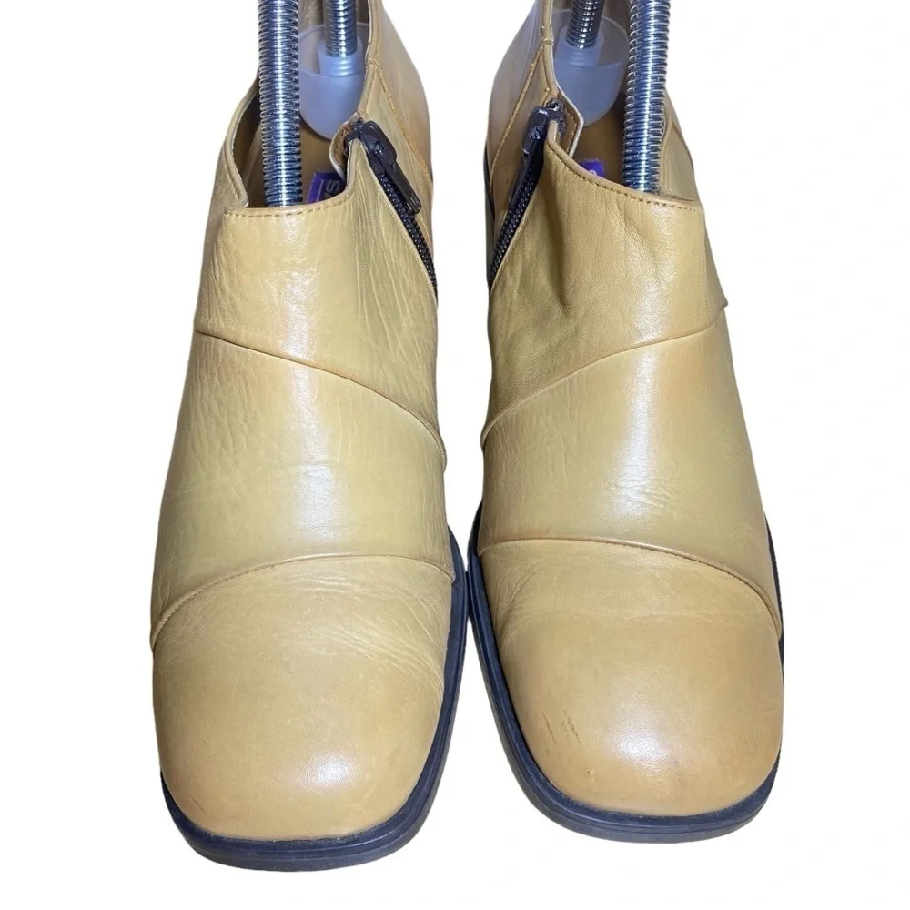 SANDLER of Boston Leather Size 7.5 M Tan Side Zip Ankle Bootie Shoe 3517299